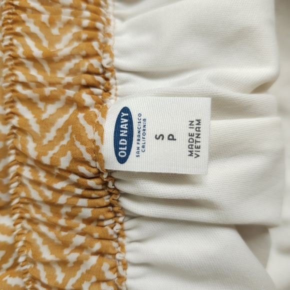 Old Navy Yellow and White Patterned Skirt Size Small - Picture 3 of 3